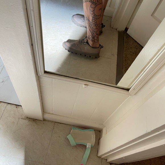 On running shoes 8.5 - Picture 7 of 8